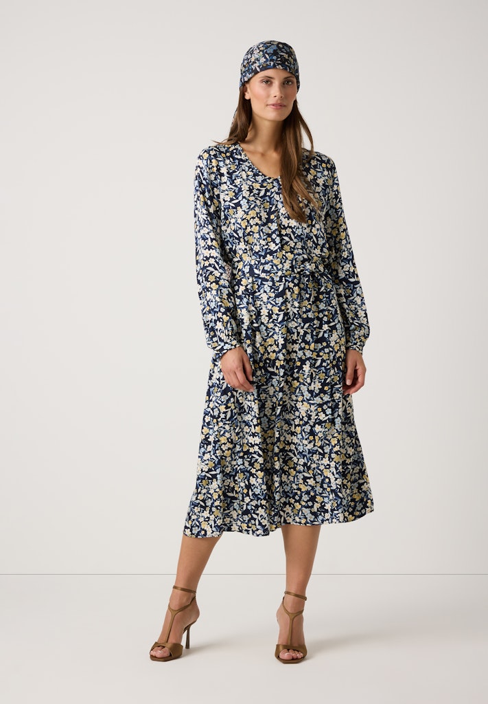 51089010 MORE&MORE - Printed Scarf 6375 scattered flowers print