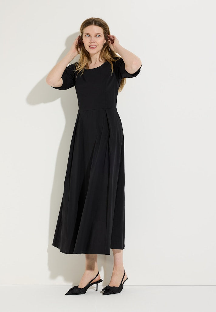 61823453 MORE&MORE - Clean Midi Dress 0790 schwarz