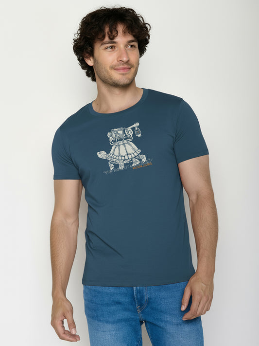000027_8445 GREENBOMB - men Turtle Walk T-Shirt blue pine