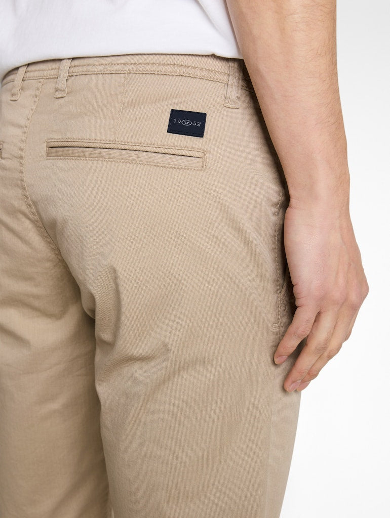 1049727 TOM TAILOR men - Chino Shorts 39609 beige mini geometric print